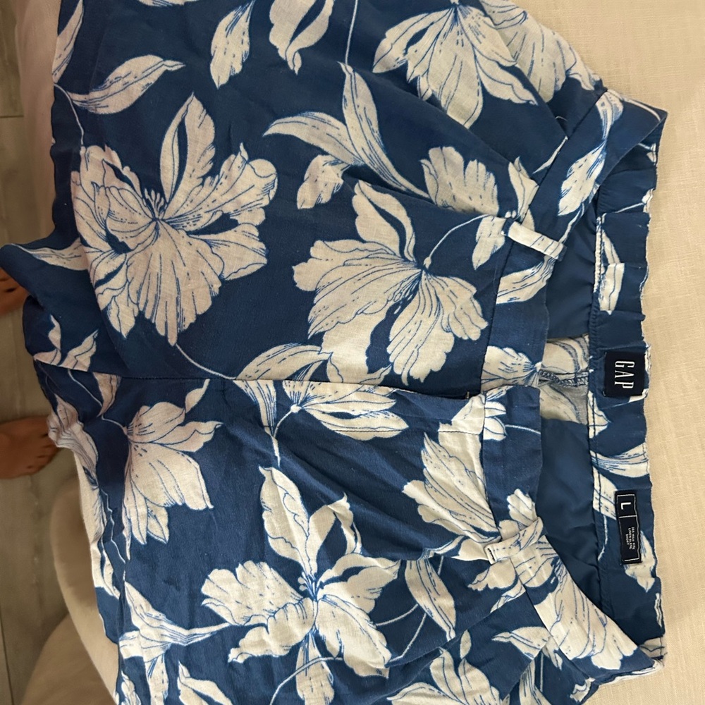 GAP Blue and White Patterned Shorts